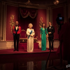 La Reine Elisabeth, William et Kate chez Madame Tussauds
